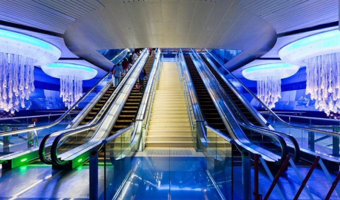 Метрополитен в Дубаи (42 фото) Добавленно описание