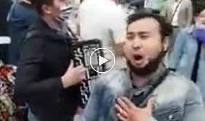 В Казахстане люди спели песню в честь Дня Победы