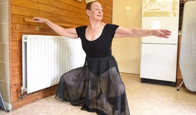 Бабушка из Великобритании в 71 год стала балериной (4 фото + 1 видео)