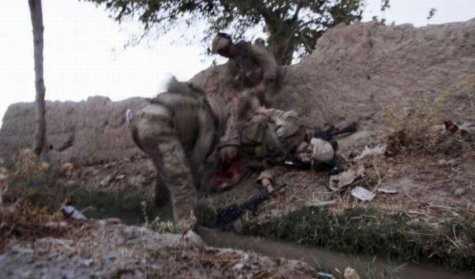 Смерть морпеха в Афганистане (12 фотографий)