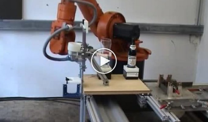 Робот разливающий пиво