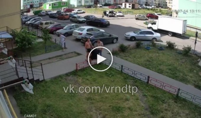 Местные алкоголики в Воронеже выбрали для себя жертву не по размеру