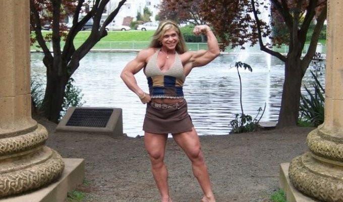 "Женщина-терминатор", покорившая мир своими железными мускулами (19 фото)