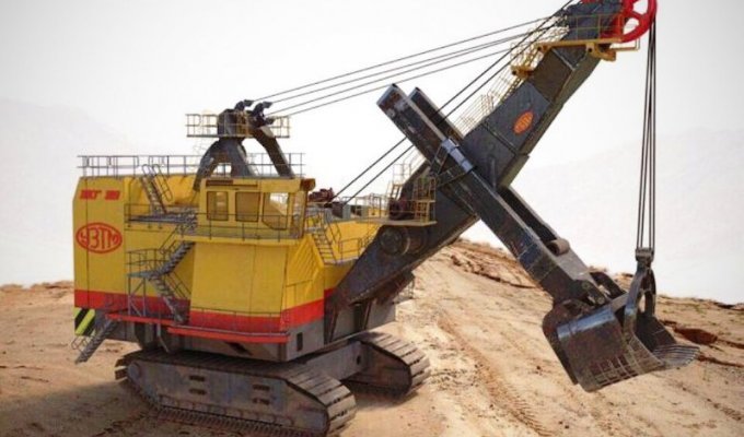 Уралмаш построил крупнейший в России экскаватор весом 1200 тонн (8 фото)