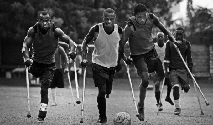 Футболисты-ампутанты на Гаити (17 фото)