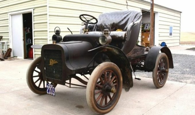 Дерево, медные трубки и запах машинного масла: Cadillac 1906 года, надолго забытый в сарае (23 фото)
