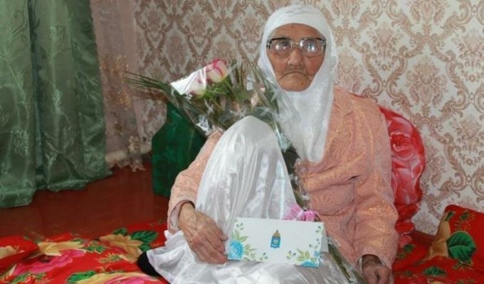 В Астраханской области на 125-м году жизни умерла старейшая жительница планеты (3 фото)