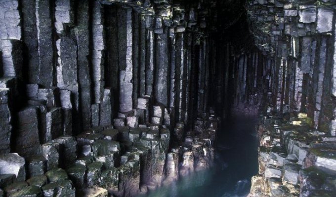 Пещера Фингала (4 фотографии)