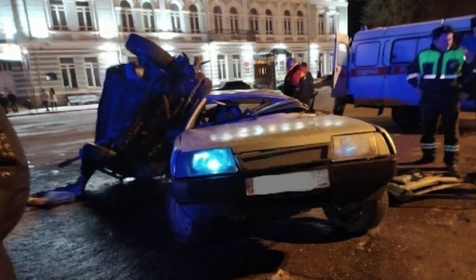 Машину разорвало пополам: в Ярославской области погоня закончилась аварией (3 фото + 1 видео)