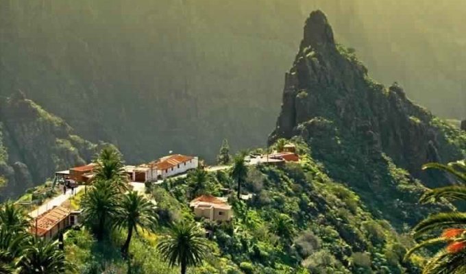 Деревня Маска и живописное ущелье на Тенерифе (10 фото)