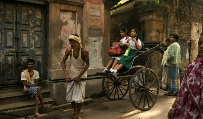 Рикши на улицах Калькутты (11 фото)