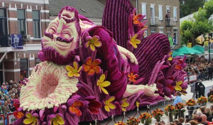Корсо Зюндерт 2015: Парад удивительных инсталляций из георгин на родине Ван Гога (42 фото)