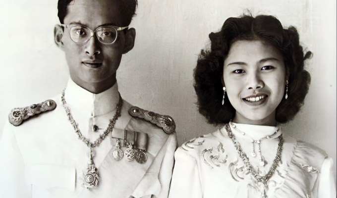 Что сделал король Таиланда, когда застукал свою жену на ложе с телохранителем? (9 фото)