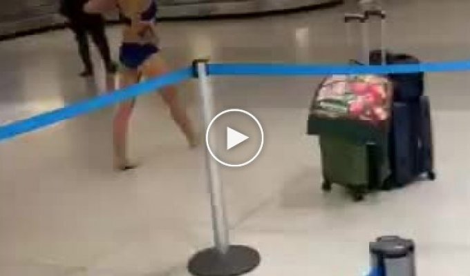 В Майами женщина прошлась голой прямо в аэропорту