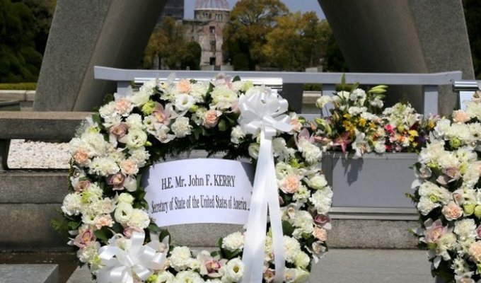 Госсекретарь США Джон Керри посетил парк Мира в Хиросиме (10 фото)