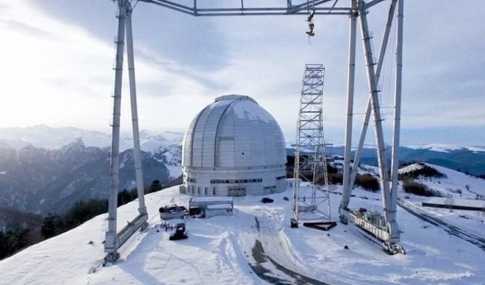 В Карачаево-Черкесию доставили зеркало для самого большого телескопа в Европе (6 фото)
