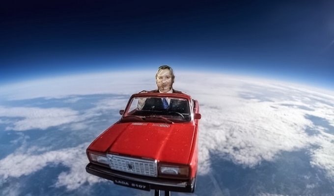Берегись, Илон Маск! За тобой в космос выехал Дмитрий Рогозин (2 фото + видео)
