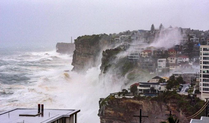 Сильнейший зимний шторм затопил Сидней (11 фото)