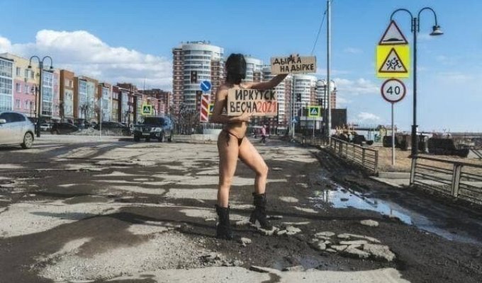 Девушка из Иркутска раздевается, чтобы привлечь внимание к ямам на дорогах (9 фото)
