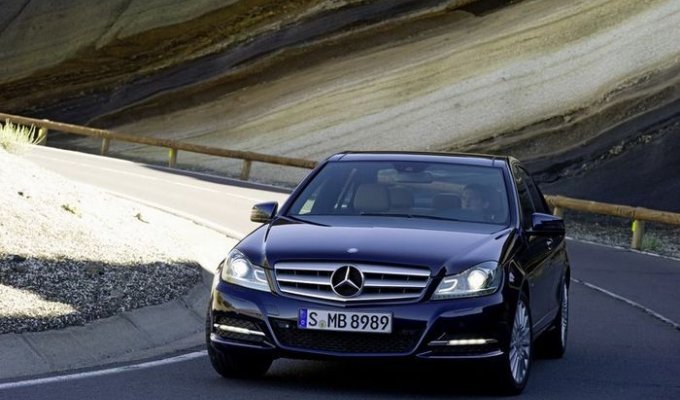 Фото обновленного Mercedes C-class 2011 (56 фото)