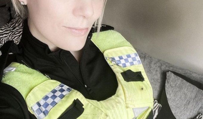 Лиэнн Карр - полицейская из Англии, которая оставила службу и нашла себя в продаже откровенных фото (15 фото)