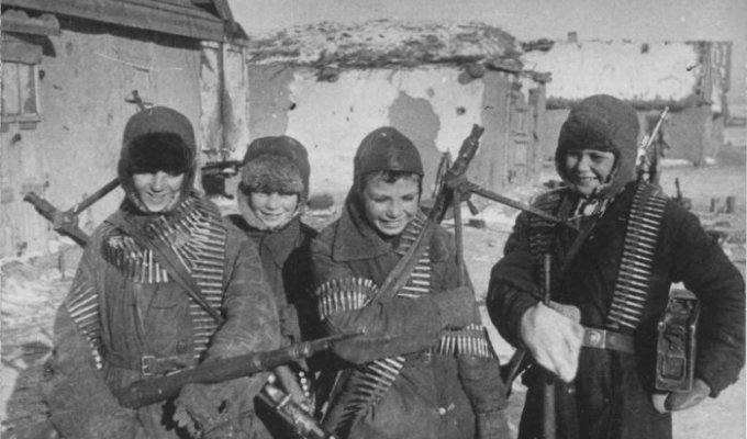 Храбрые подростки, защитившие родную деревню от фашистов (3 фото)