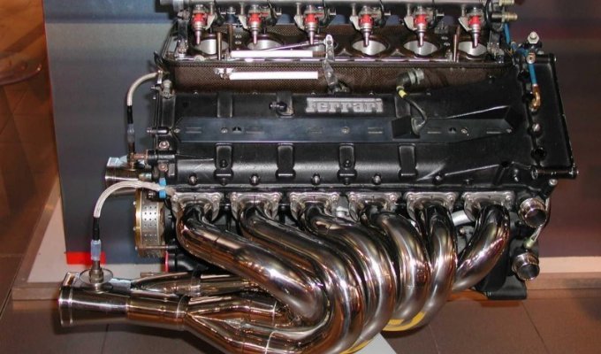 "Формульный" двигатель V12 Ferrari выставили на продажу по цене нового суперкара (3 фото)