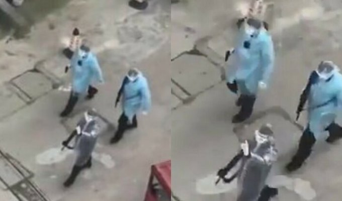 На улицах Уханя заметили вооруженный патруль в медицинских халатах (4 фото + 1 видео)