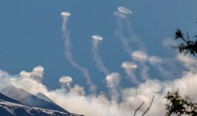 "Парю, где хочу": вулкан Этна начал пускать кольца (7 фото + видео)