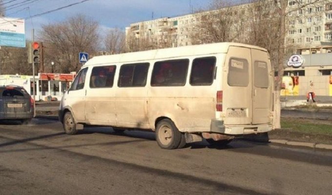 По Волгограду курсирует маршрутка-лимузин (3 фото)