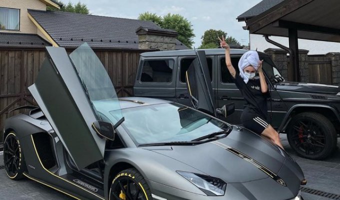 Настя Ивлеева купила машину за 25 миллионов рублей (11 фото)