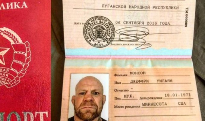 Боец смешанных единоборств Джефф Монсон получил гражданство ЛНР (2 фото)