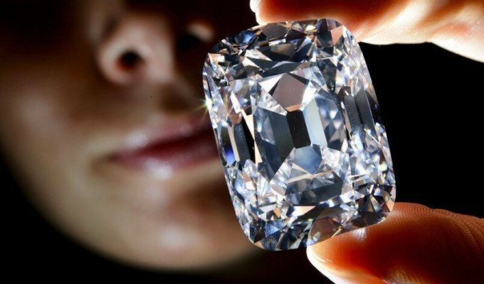 Самые дорогие бриллианты, которые были проданы на аукционах (8 фото)