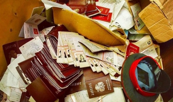 В заброшенном отделении полиции в Москве хранились тысячи документов россиян (8 фото)