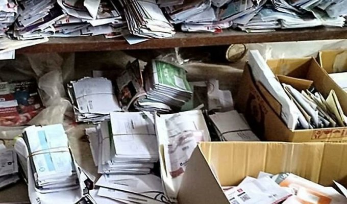 В доме японского почтальона обнаружили около 24 000 недоставленных писем (3 фото)
