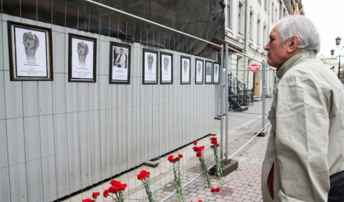 Стена памяти погибших из-за коронавируса медиков появилась в центре Петербурга (4 фото + 1 видео)