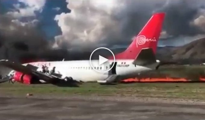 В Перу во время посадки загорелся пассажирский самолет Boeing 737
