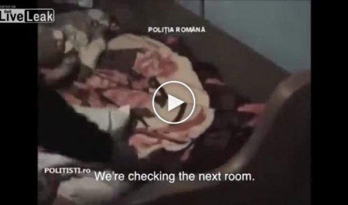 Квартирный вор спрятался от полиции в диване