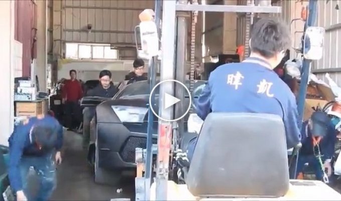 Демонстративное уничтожение суперкара Lamborghini на Тайване