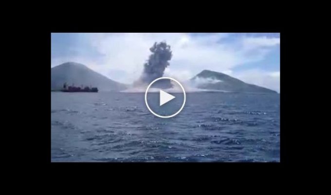 Мощный взрыв вулкана в Папуа - Новая Гвинея