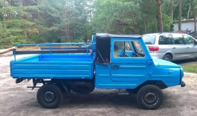 На продажу в Польше выставлен редкий грузовичок ЛуАЗ (5 фото)