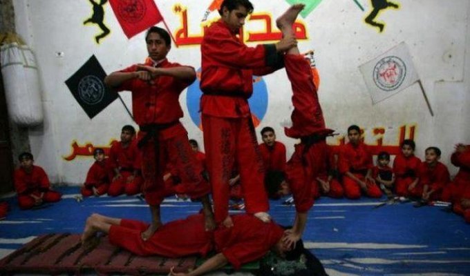 Спортивная школа в Палестине (11 фото)