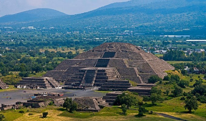 Пирамида Луны в Мексике (4 фото + 1 видео)