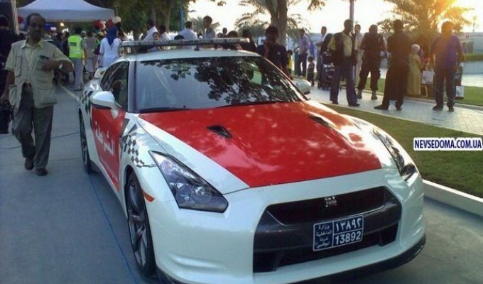 Nissan GT-R полиции Абу-Даби (3 фото)