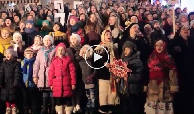 В Виннице три сотни хористов под открытым небом пели легендарный Щедрик