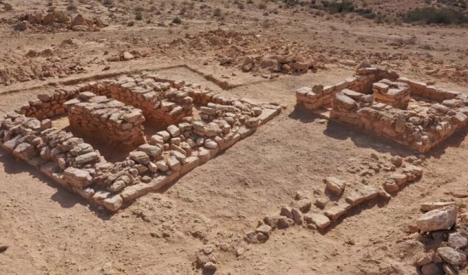 В пустыне Негев обнаружили крупное древнее захоронение (3 фото)