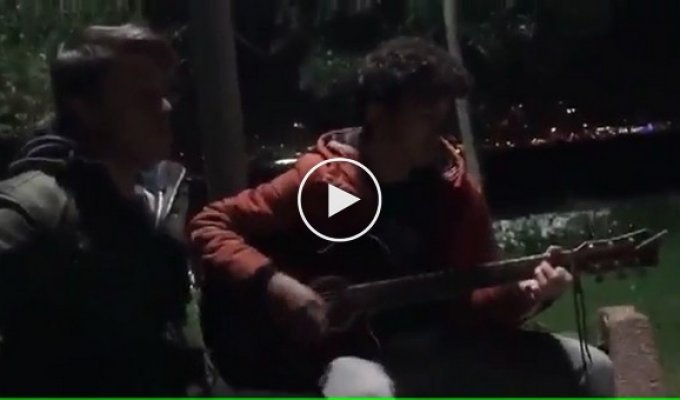 Парни случайно сняли на видео теракт в Стамбуле