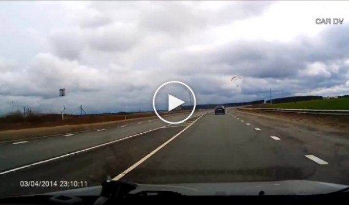 Полет на мотопараплане. Упражнения по посадке на шоссе во Владимирской области