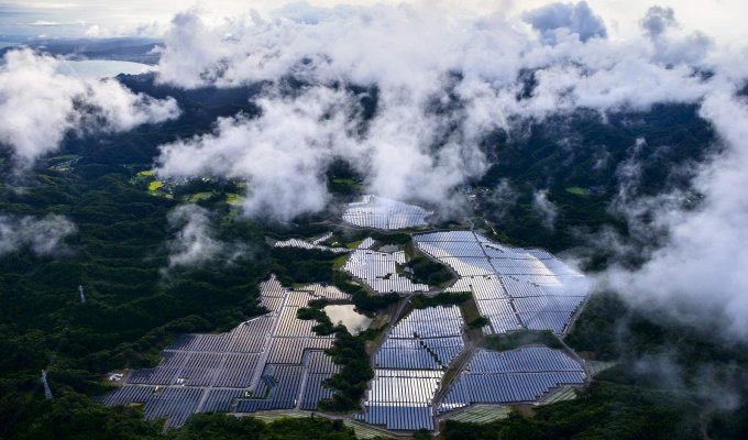 Солнечные электростанции в Японии с высоты птичьего полета (14 фото)