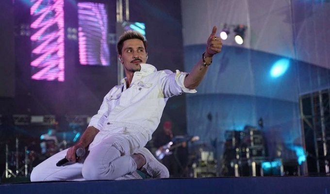 На концерте в Самаре Дима Билан напугал зрителей своим "странным" поведением (2 видео)